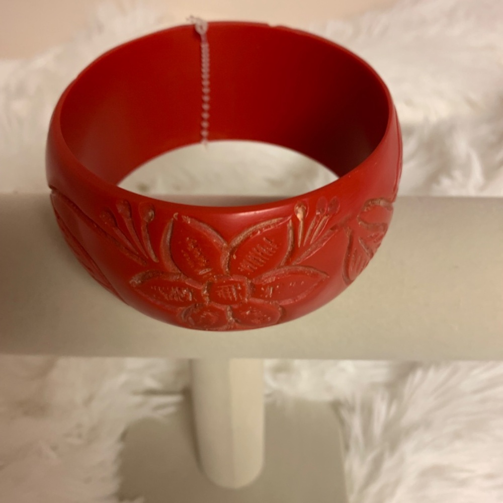Wide Bangle Bracelet Red Carved Bohemian Floral Chunky NWOT - Picture 2 of 4